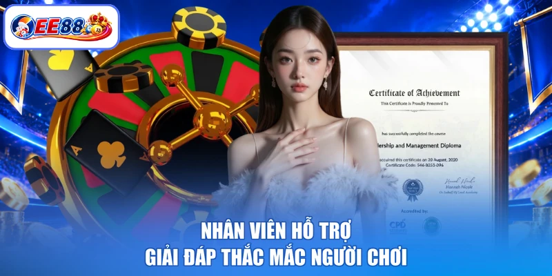 Nhân viên hỗ trợ giải đáp thắc mắc người chơi